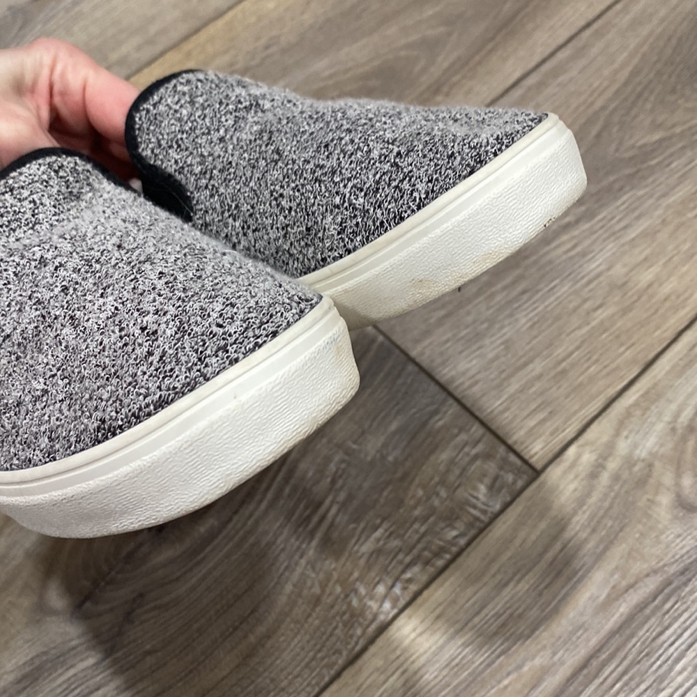 OLD NAVY Sneakers Slip On Black & White Furry Interior Sz 10 - Picture 3 of 8